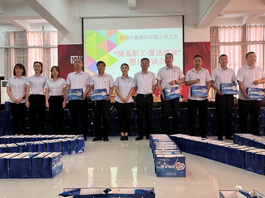 1658885775570633.jpeg ¹¤»á¸¨µ¼Óë¸É²¿Ö°¹¤ºÏÓ° ÁõÓ×ÁúÉã.jpg