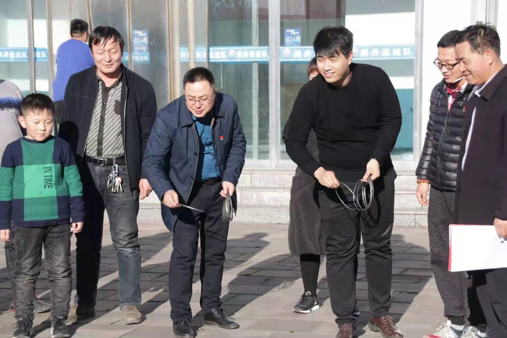 1612959287928855.jpeg 套圈也要过把瘾.jpg