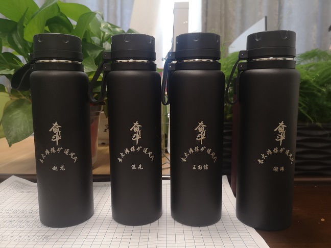 1666761349700687.jpeg 透风队个人订造保温水杯-蔡维文摄.jpg