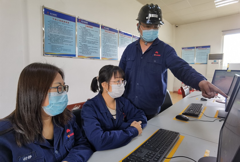 �������羮ֵ��Ӹɽ����豸��������鳭     ����   ��.jpg