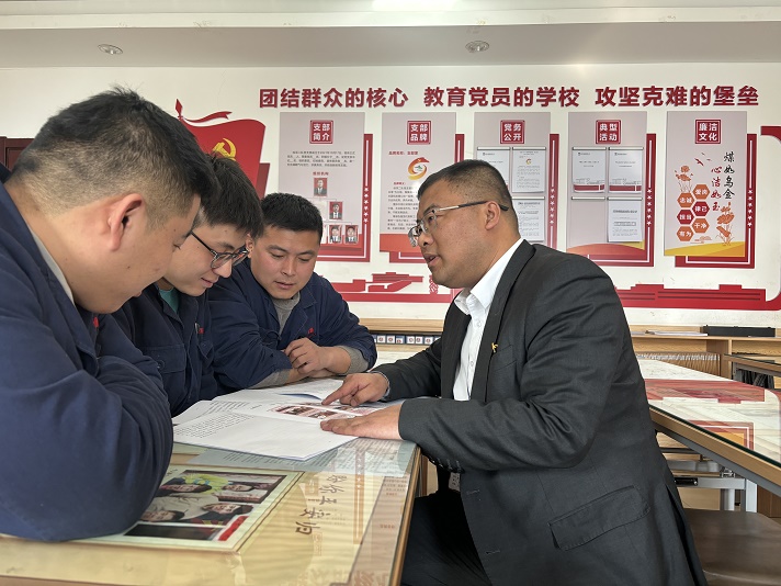 1710895822334845.jpeg 支部书记解说“清廉008PG国际” 王宇宵摄.jpg