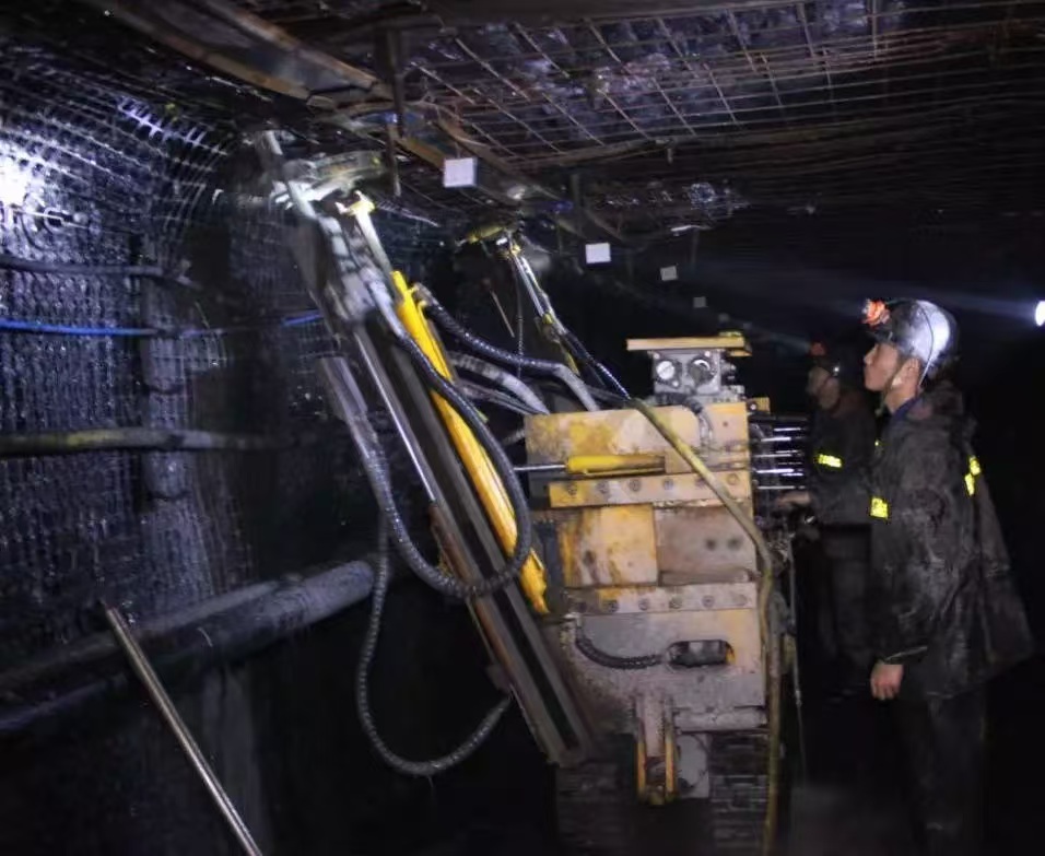 1743987009508087.jpeg 压裂钻孔施工现场-胡景波提供.jpg